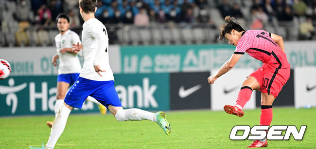 26일 오후 경기도 화성종합경기타운에서 한국 남자 올림픽 대표팀과 우즈베키스탄의 평가전이 열렸다.후반 한국 고영준이 슛을 시도하고 있다. 2022.09.26 /cej@osen.co.kr