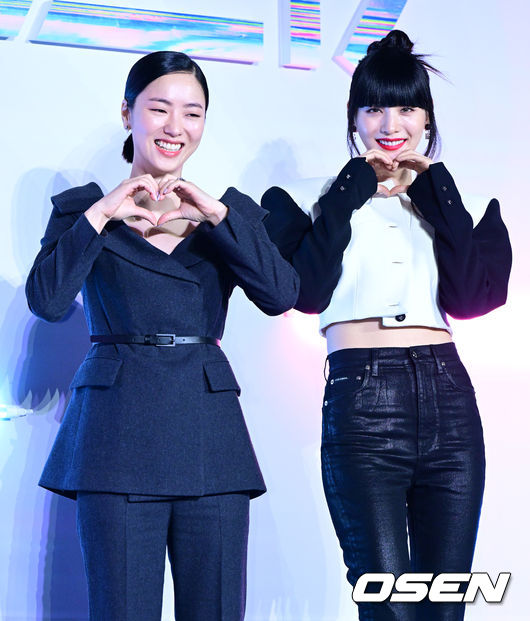 배우 전여빈, 나나가 포토타임을 하고 있다. 2022.09.27 /jpnews@osen.co.kr