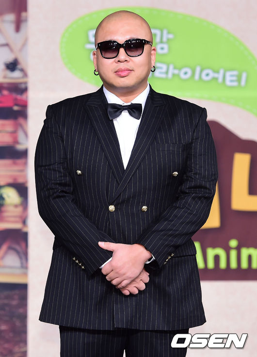 MBC 새 예능프로그램 '일밤-애니멀즈' 제작발표회가 22일 오후 서울 상암동 MBC 신사옥에서 진행됐다. <br /><br />돈스파이크가 포토타임을 하고 있다.<br /><br />애니멀즈’는 ‘유치원에 간 강아지’, ‘OK목장’, 그리고 ‘곰 세마리’ 3개의 코너로 구성되어 있으며 홍일점 소녀시대 유리부터 농구선수 서장훈, 개그맨 장동민, 가수 god 박준형, YB 윤도현, 슈퍼주니어 은혁, M.I.B 강남, 배우 조재윤, 곽동연, 작곡가 돈스파이크가 출연한다. <br /> <br />어린이와 출연진이 함께 하루 종일 동물들을 돌보고 교감하는 과정을 선보이는 애니멀즈는 오는 25일 첫 방송된다. /ouxou@osen.co.kr