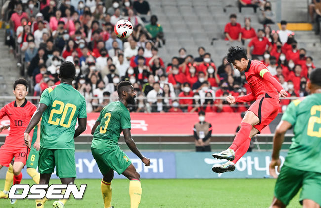 전반 손흥민이 헤더로 선제골을 넣고 있다. 2022.09.27 / soul1014@osen.co.kr