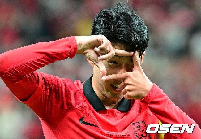 전반 한국 손흥민이 선제골을 작렬시킨 뒤 찰칵 세리머니를 펼치고 있다. 2022.09.27 / dreamer@osen.co.kr