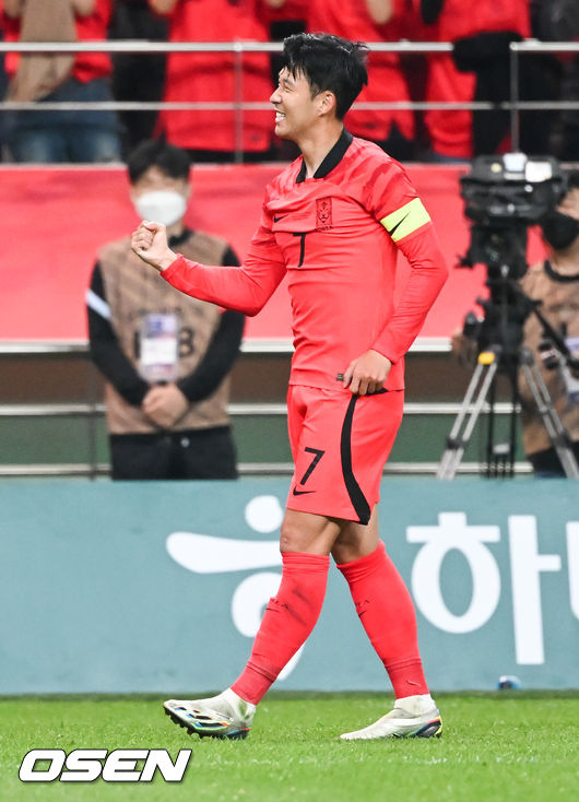 전반 손흥민이 헤더로 선제골을 넣은뒤 세리머니를 하고 있다. 2022.09.27 / soul1014@osen.co.kr