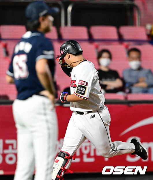 27일 오후 경기도 수원kt위즈파크에서  ‘2022 신한은행 SOL KBO리그’ 두산 베어스와 kt 위즈 경기가 열렸다.8회말 1사 1,2루 KT 강백호가 동점 좌중월 스리런포를 날린 뒤 베이스를 돌고 있다. 2022.09.27 /cej@osen.co.kr