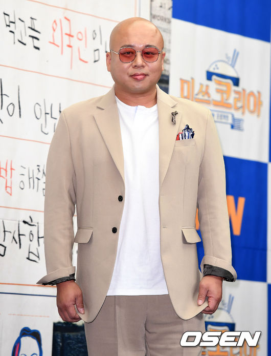 [OSEN=이대선 기자] 19일 오후 서울 마포구 스탠포드호텔에서 tvN '미쓰 코리아' 제작발표회가 열렸다.작곡가 돈스파이크가 포토타임을 갖고 있다./sunday@osen.co.kr