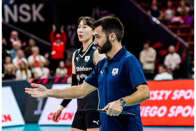 세자르 에르난데스 한국여자배구대표팀 감독. /FIVB 홈페이지