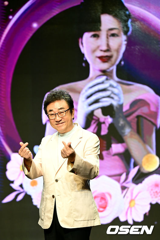 故 김자옥의 남편 오승근이 간담회에 참석해 포즈를 취하고 있다. 2022.10.07 / dreamer@osen.co.kr