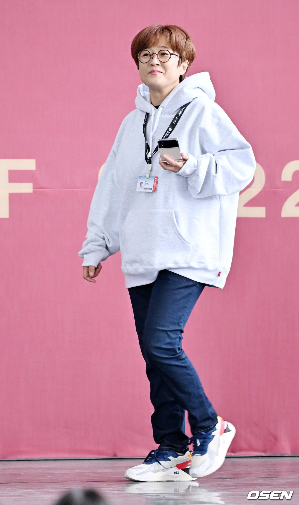 9일 부산 해운대구 센텀시티 영화의 전당 야외무대에서 '제27회 부산국제영화제(BIFF)' 초청작 '오픈 더 도어' 오픈토크 행사가 진행됐다.  제작자 송은이가 입장하고 있다. 2022.10.09 / rumi@osen.co.kr