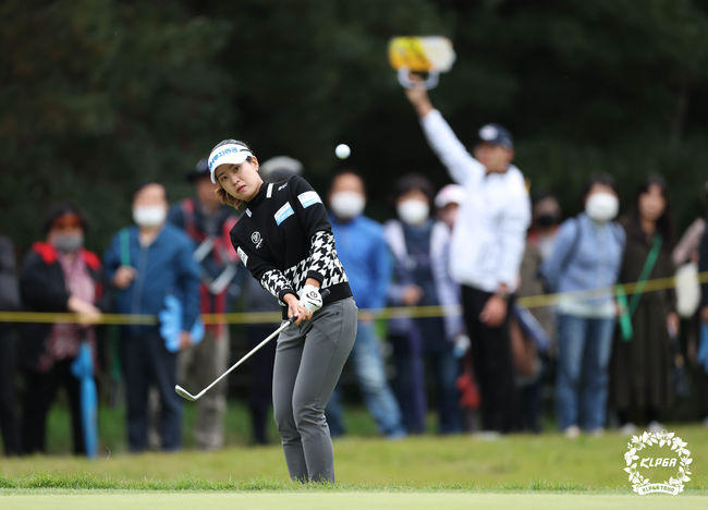 박민지의 최종라운드 1번홀 칩샷 장면. /KLPGA 제공. 