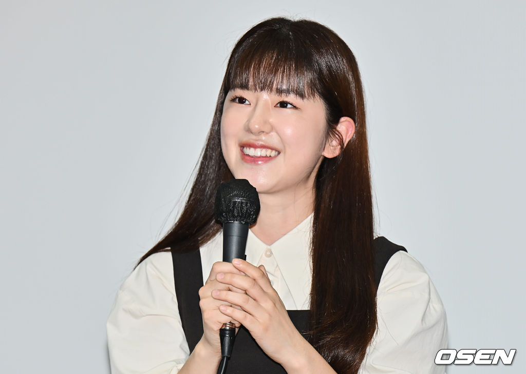 9일 부산 해운대구 영화진흥위원회 시사실에서 제27회 부산국제영화제 영화 ‘너와 나’의 관객과의 대화(Guest Visit, GV)가 열렸다.   박혜수가 인사를 하고 있다. 2022.10.09 / foto0307@osen.co.kr