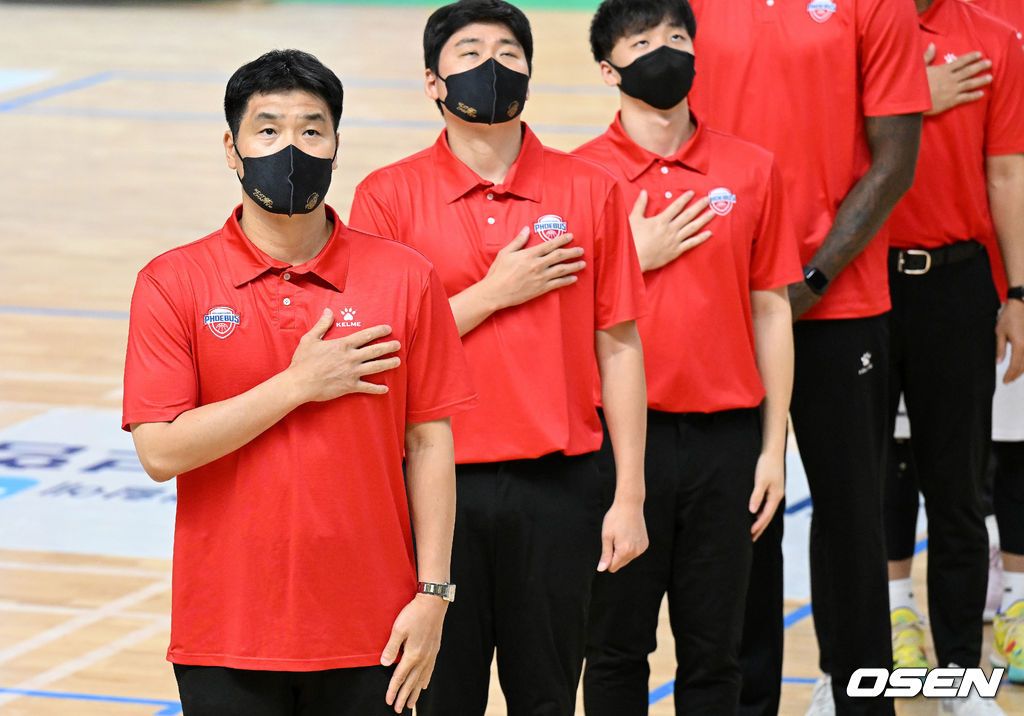 유재학 총감독의 자리를 물려받은 동생 조상현 모비스 감독