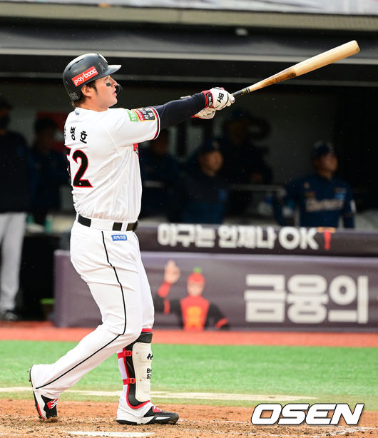 8회말 2사 1루에서 KT 박병호가 좌중월 투런포를 날리고 있다. 2022.10.10 /jpnews@osen.co.kr