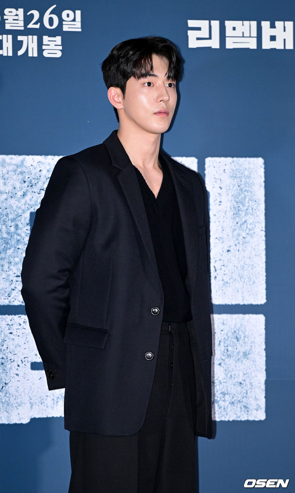 12일 오후 서울 용산 CGV에서 영화 ‘리멤버’ (감독 이일형) 언론시사회가 열렸다.  가족을 모두 죽게 만든 친일파를 찾아 60년간 계획한 복수를 감행하는 알츠하이머 환자 필주(이성민 분)와 의도치 않게 그의 복수에 휘말리게 된 20대 절친 인규(남주혁 분)의 이야기를 그린 영화 '리멤버'는 오는 26일 개봉된다.  배우 남주혁이 포토타임을 하고 있다. 2022.10.12 / dreamer@osen.co.kr