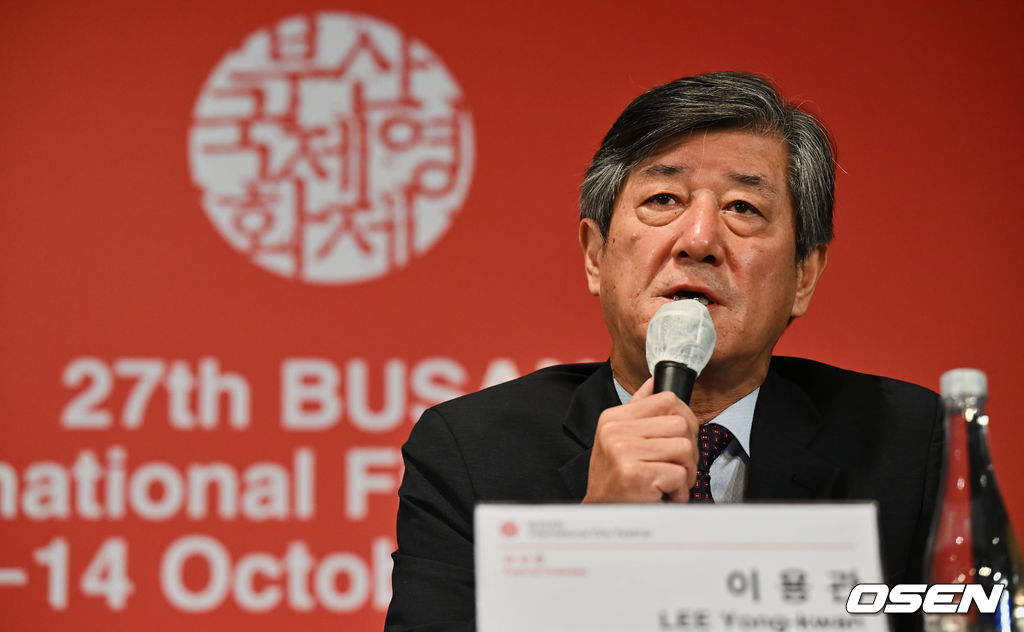 14일 부산 해운대구 KNN타워 KNN시어터에서 제27회 부산국제영화제(BIFF) 결산기자회견이 열렸다.   이용관 이사장이 기자들의 질문에 답하고 있다. 2022.10.14 / foto0307@osen.co.kr