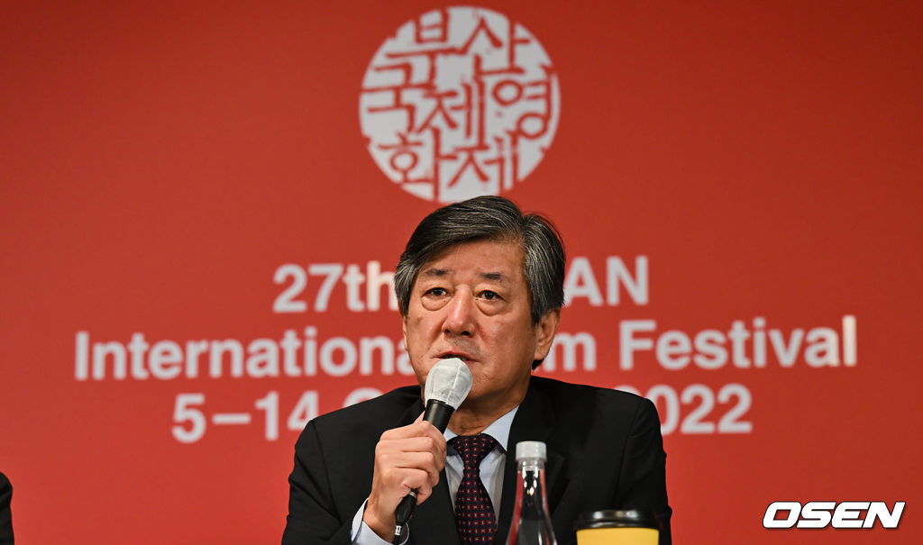 14일 부산 해운대구 KNN타워 KNN시어터에서 제27회 부산국제영화제(BIFF) 결산기자회견이 열렸다.   이용관 이사장이 기자들의 질문에 답하고 있다. 2022.10.14 / foto0307@osen.co.kr