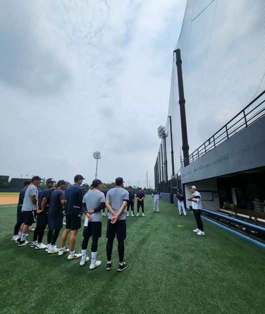 KBO 홍보대사 시절 이천 베어스파크에 방문한 이승엽 감독 / 이승엽 감독 SNS 캡처