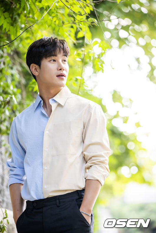 배우 이시강이 KBS1 일일드라마 ‘으라차차 내인생’ 종영을 맞아 OSEN과 인터뷰를 가졌다. 이시강이 인터뷰를 앞두고 포즈를 취하고 있다. 2022.10.11 / dreamer@osen.co.kr