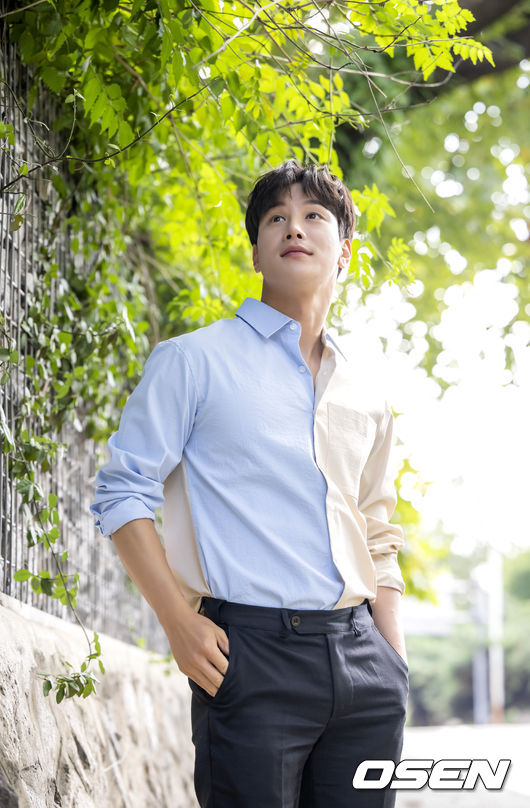 배우 이시강이 KBS1 일일드라마 ‘으라차차 내인생’ 종영을 맞아 OSEN과 인터뷰를 가졌다. 이시강이 인터뷰를 앞두고 포즈를 취하고 있다. 2022.10.11 / dreamer@osen.co.kr