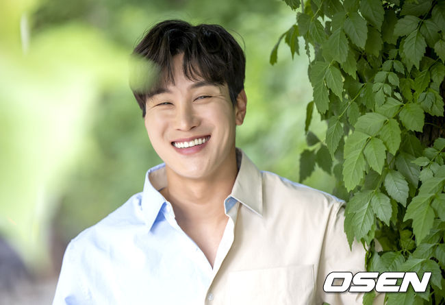배우 이시강이 KBS1 일일드라마 ‘으라차차 내인생’ 종영을 맞아 OSEN과 인터뷰를 가졌다. 이시강이 인터뷰를 앞두고 포즈를 취하고 있다. 2022.10.11 / dreamer@osen.co.kr