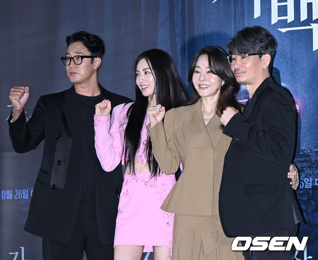 18일 오후 서울 롯데시네마 건대입구에서 스릴러 영화 '자백'(윤종석 감독) 언론시사회가 열렸다. 배우 소지섭, 김윤진, 나나, 윤종석 감독 등이 참석했다.
