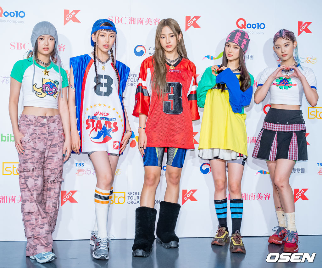15일 오후 일본 도쿄 아리아케 아레나(TOKYO ARIAKE ARENA)에서 '케이콘 2022 - 재팬 (KCON 2022 - JAPAN)' 2일차 포토월 행사가 진행됐다. 그룹 뉴진스(NewJeans) 멤버들이 포토월에서 포즈를 취하고 있다. 2022.10.15 /rumi@osen.co.kr