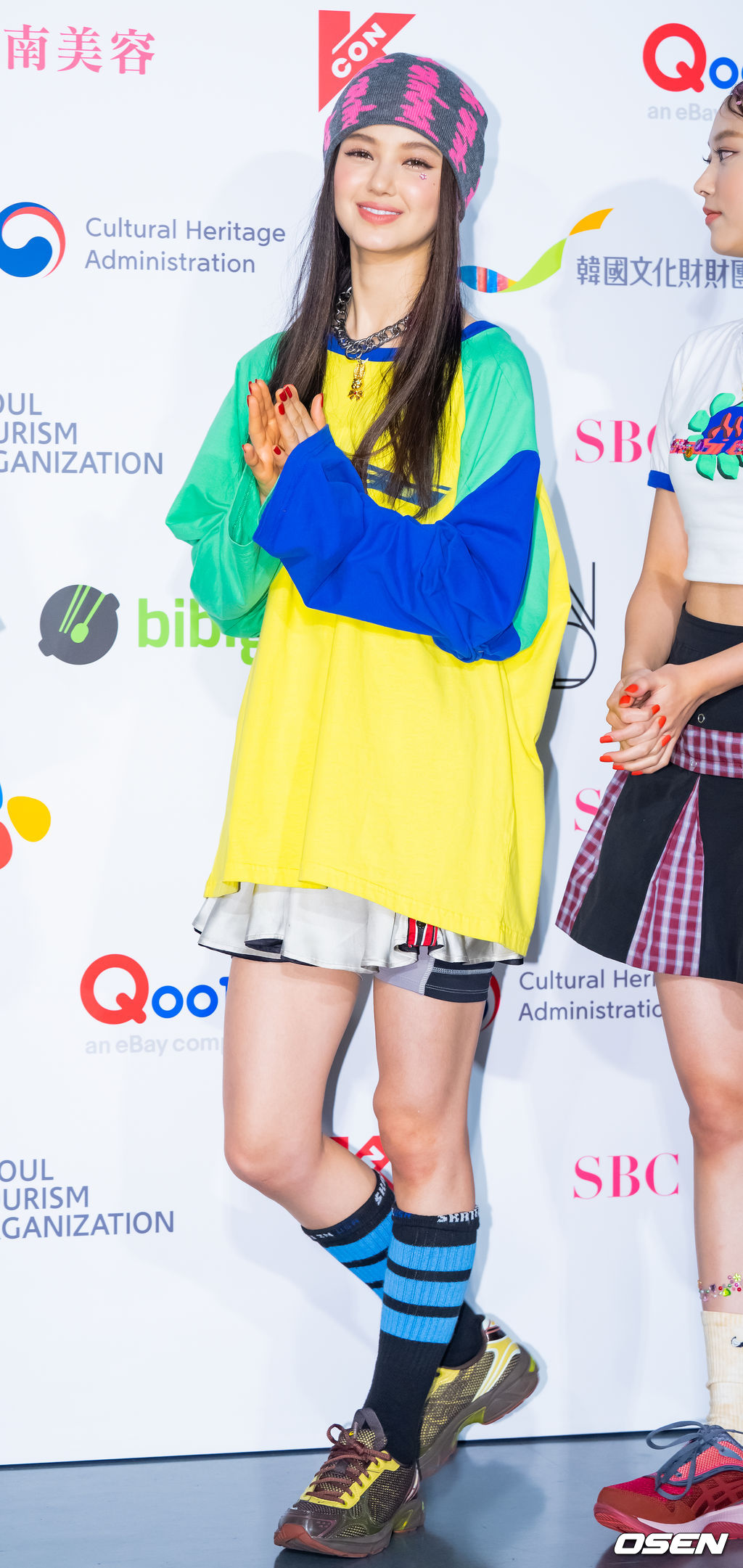15일 오후 일본 도쿄 아리아케 아레나(TOKYO ARIAKE ARENA)에서 '케이콘 2022 - 재팬 (KCON 2022 - JAPAN)' 2일차 포토월 행사가 진행됐다. 그룹 뉴진스(NewJeans) 다니엘이 환하게 웃으며 공연장으로 입장하고 있다. 2022.10.15 /rumi@osen.co.kr
