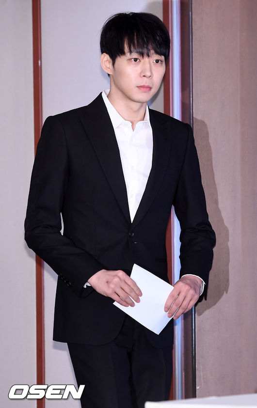 그룹 JYJ 멤버이자 배우 박유천이 기자회견장으로 입장하고 있다. /rumi@osen.co.kr