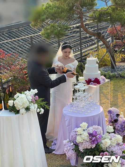 22일 오후 진행된 윤진이♥금융맨 남편의 비공개 스몰웨딩 현장