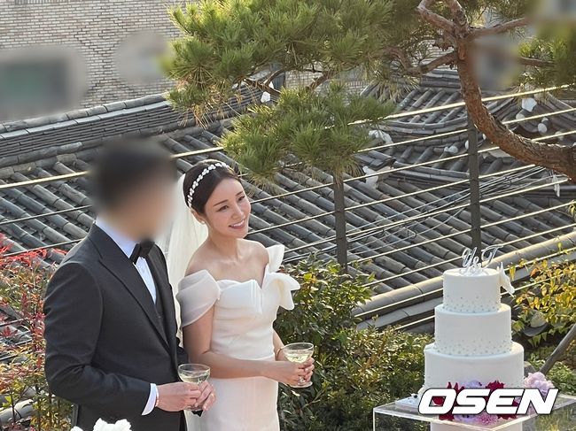 22일 오후 진행된 윤진이♥금융맨 남편의 비공개 스몰웨딩 현장