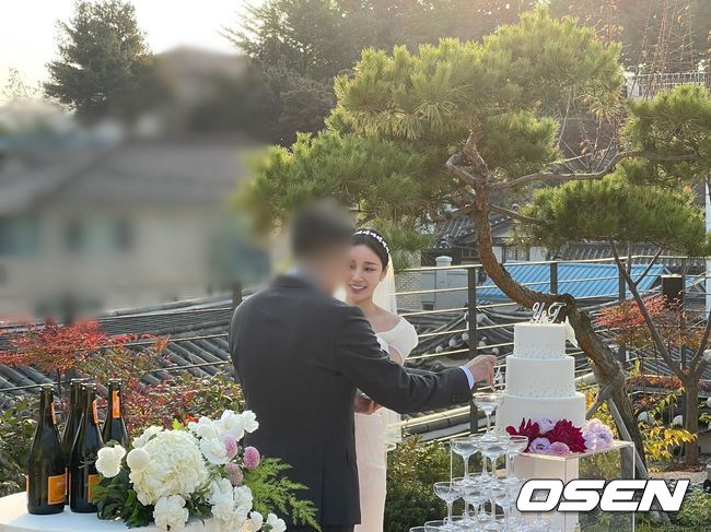 22일 오후 진행된 윤진이♥금융맨 남편의 비공개 스몰웨딩 현장
