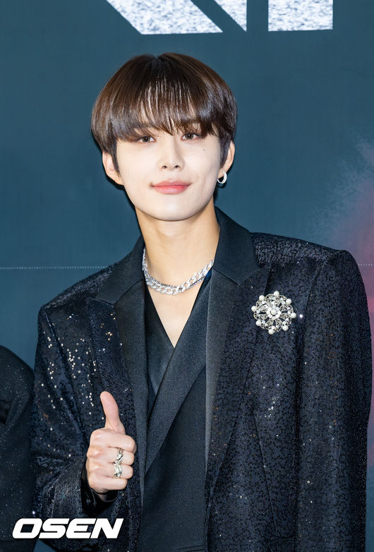 23일 오후 서울 송파구 잠실종합운동장 올림픽주경기장에서 NCT 127 월드투어 서울 스페셜 공연 ‘NEO CITY : SEOUL – THE LINK +’(네오 시티 : 서울 – 더 링크 플러스)의 기자회견이 열렸다. <br /><br />이 자리에는 NCT 127(엔씨티 127) 멤버 태일, 쟈니, 태용, 유타, 도영, 재현, 마크, 해찬, 정우가 참석했다.<br /><br />NCT 127 정우가 입장하며 포즈를 취하고 있다. 2022.10.23 / rumi@osen.co.kr