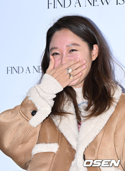 25일 오후 서울 더현대 서울에서 써스데이 아일랜드 팝업스토어 오픈 기념 포토콜 행사가 열렸다.배우 공효진이 포토타임을 가지고 있다. 2022.10.25 /sunday@osen.co.kr
