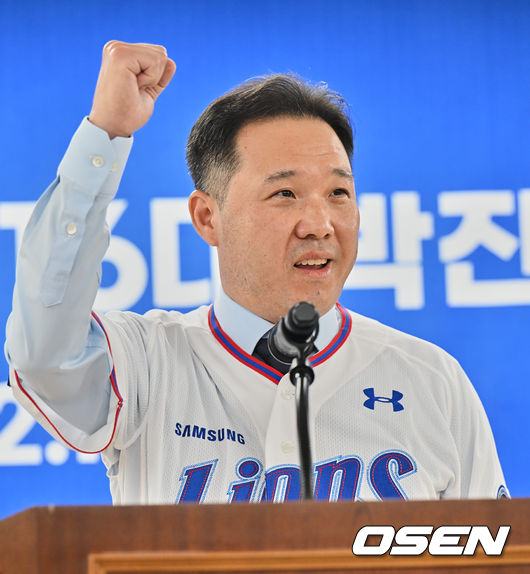 박진만 감독이 취임사를 마치고 선수들에게 화이팅을 외치고 있다. 2022.10.26 / foto0307@osen.co.kr