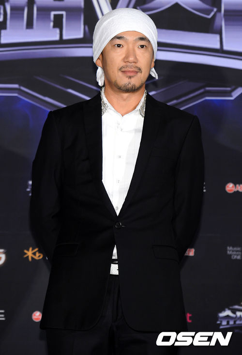 16일 오후 서울 광화문 아펠가모에서 진행된 '슈퍼스타K5 리턴즈' 기자간담회에서 이하늘이 포토타임을 갖고 있다.<br /><br />'슈퍼스타 K5'는 1차 예선 및 지역 예선을 통해 공식 집계된 지원자수는 198만 2,661명이다. 명실상부 대한민국 오디션 최대 규모의 명맥을 이으며 올해에도 대한민국 대표 오디션 프로그램의 입지를 다졌다.<br /><br />한편, 참신한 기획과 재능 있는 지원자 발굴로 대국민 오디션의 원조 위용을 드러낼 Mnet '슈퍼스타K5'는 8월 9일 오후 11시 첫 방송된다. /ouxou@osen.co.kr