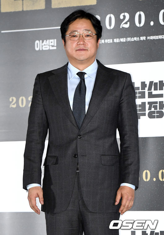 15일 오후 서울 CGV 용산아이파크몰에서 영화 ‘남산의 부장들’(감독 우민호) 언론시사회가 열렸다.<br /><br />배우 곽도원이 참석해 포토타임을 하고 있다. /dreamer@osen.co.kr<br />