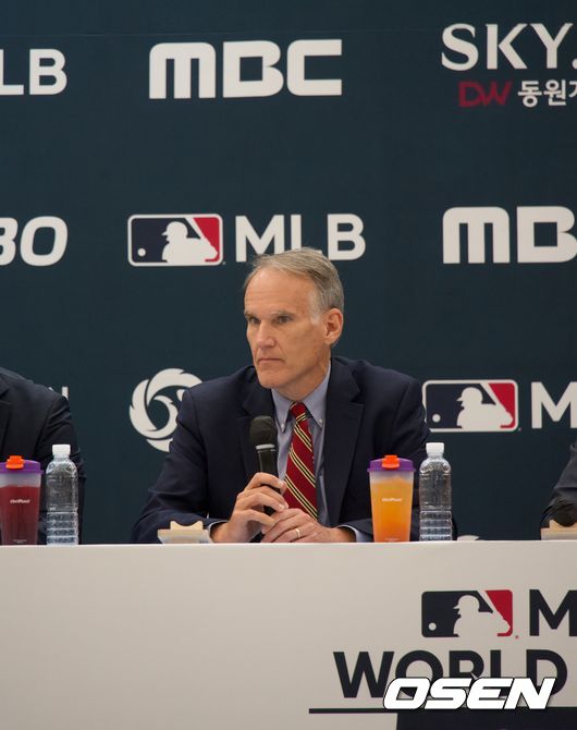 MLB 사무국 짐 스몰 부사장