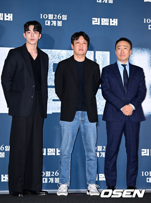 배우 남주혁, 이일형 감독, 이성민(왼쪽부터)이 포토타임을 하고 있다. 2022.10.12 / dreamer@osen.co.kr