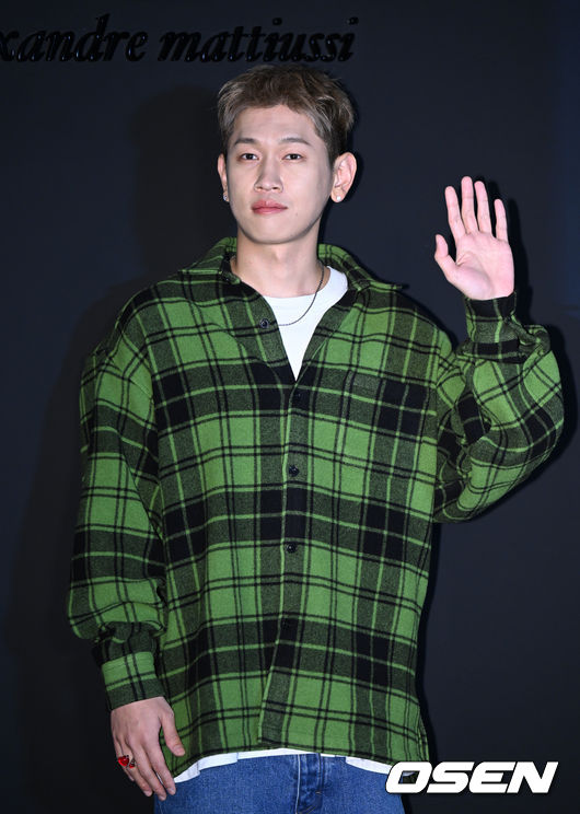 11일 오후 서울 광화문 광장에서 '2023 SS 서울패션위크' 아미(AMI) 패션쇼가 열렸다.가수 크러쉬가 포토타임을 가지고 있다. 2022.10.11 /sunday@osen.co.kr