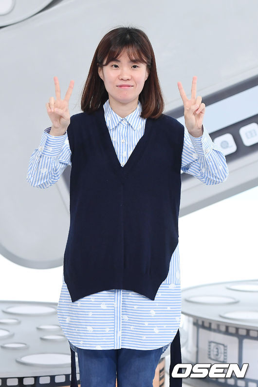 SKY예능 '영화보장' 현장공개 행사가 11일 오전 고양시 일산 빛마루 방송지원센터에서 진행됐다.<br /><br />박지선이 포토타임을 갖고 있다./youngrae@osen.co.kr