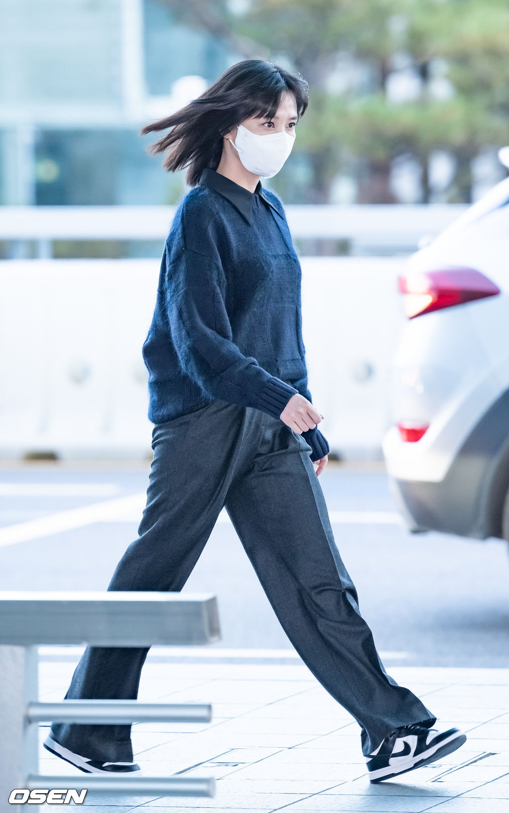 박은빈이 출국장으로 이동하고 있다. 2022.11.04 / rumi@osen.co.kr