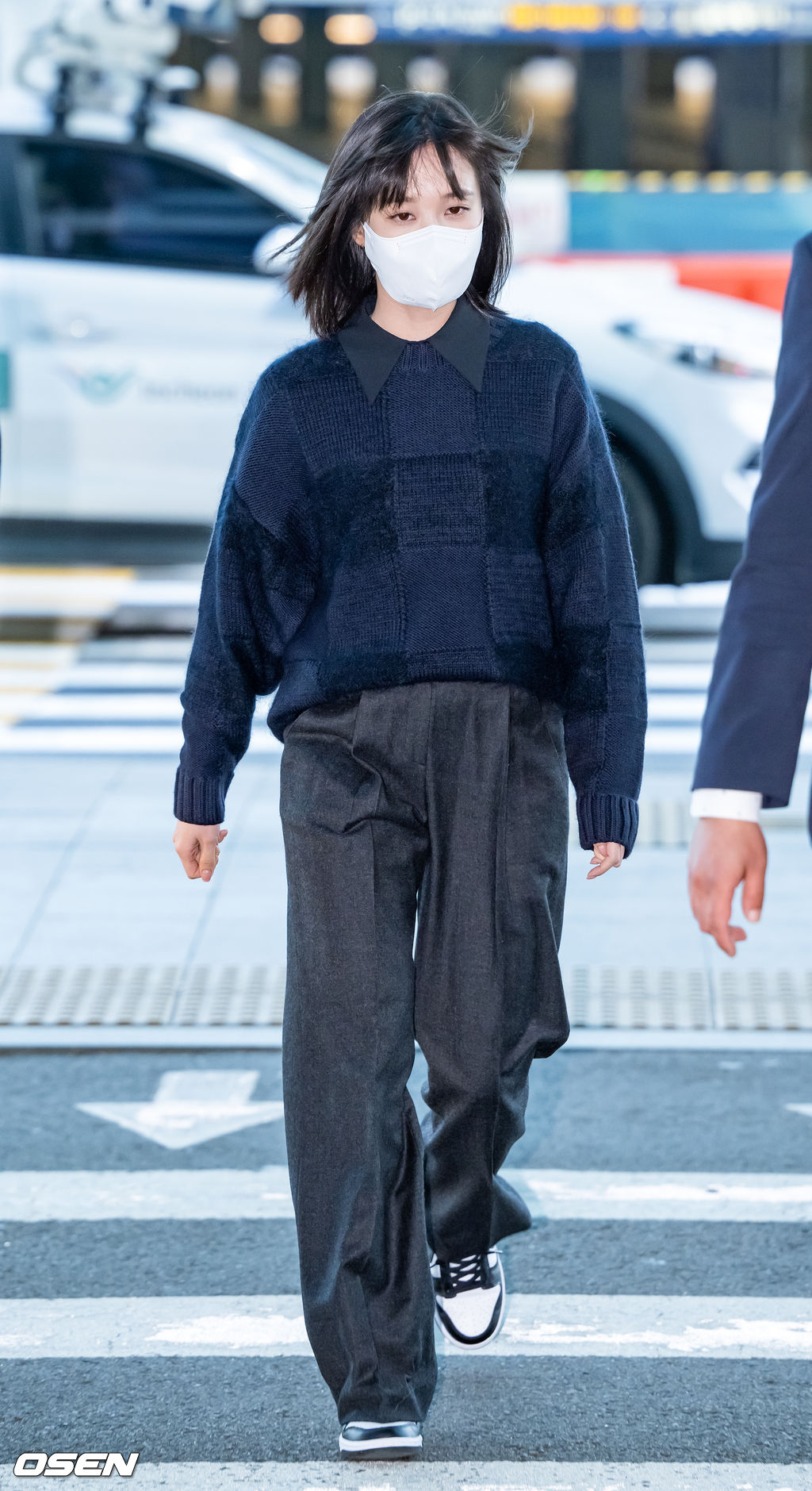 박은빈이 출국장으로 이동하고 있다. 2022.11.04 / rumi@osen.co.kr