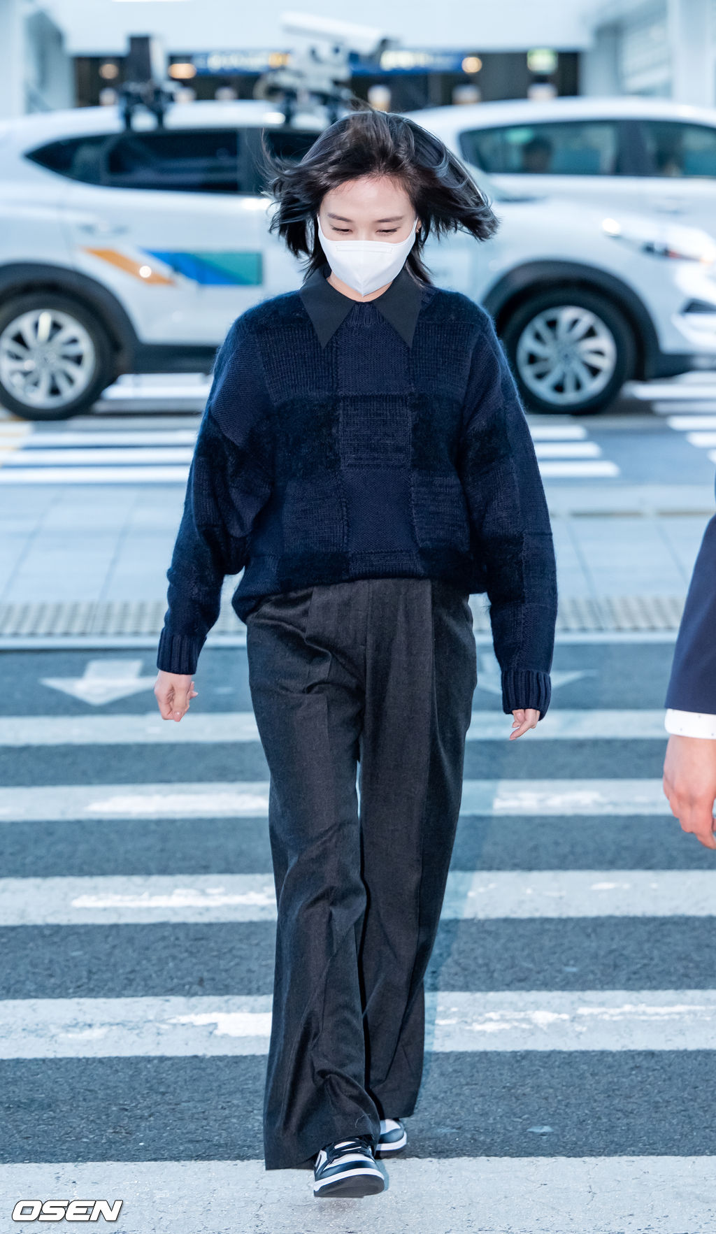 박은빈이 출국장으로 이동하고 있다. 2022.11.04 / rumi@osen.co.kr