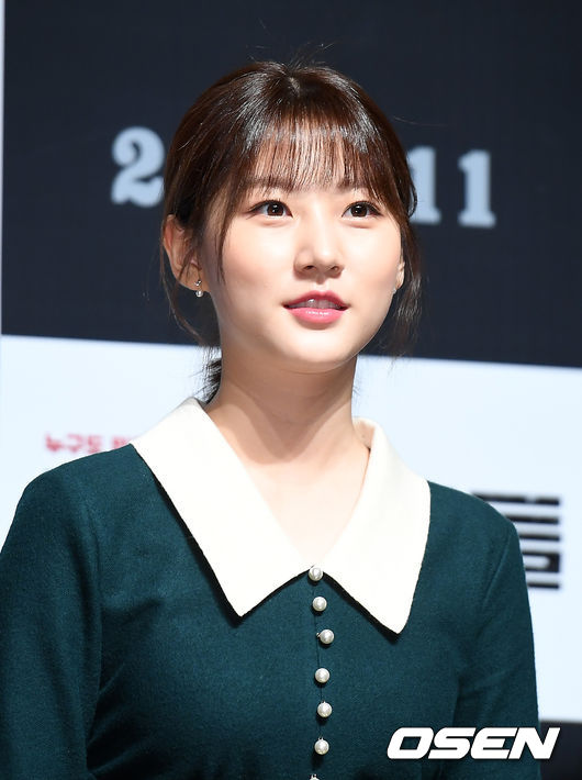 배우 김새론이 8일 오전 서울 강남구 CGV압구정에서 열린 영화 '동네사람들' 제작보고회에 참석해 포토타임을 갖고 있다. / youngrae@osen.co.kr