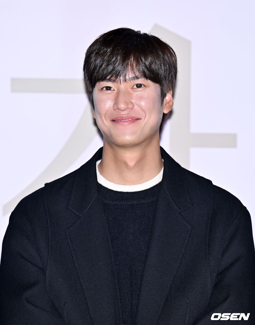 8일 오후 서울 용산구 CGV용산아이파크몰에서 영화 '동감' 언론배급시사회가 열렸다.이 자리에는 서은영 감독과 배우 여진구, 조이현, 김혜윤, 나인우, 배인혁이 참석했다.나인우가 기자회견중 미소짓고 있다. 2022.11.08 / rumi@osen.co.kr
