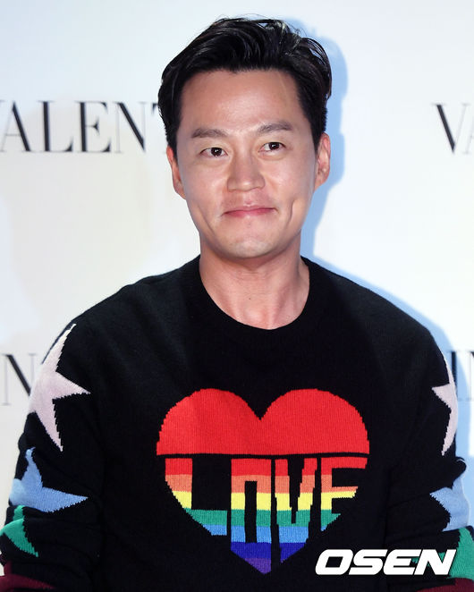 27일 오후 롯데백화점 부산 본점에서 열린 이탈리아 브랜드 '발렌티노' 프리 오프닝 행사에 배우 이서진이 참석하고 있다. / eastsea@osen.co.kr