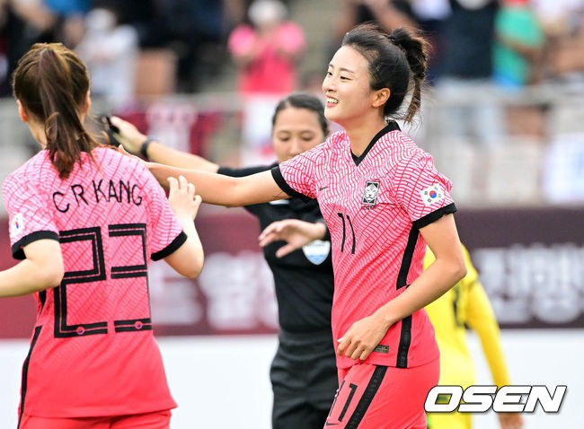 3일 오후 화성종합경기타운 주경기장에서 '신세계 이마트 초청 여자축구 국가대표팀 친선경기' 한국과 자메이카의 경기가 열렸다.전반 한국 최유리가 선제골 넣은 뒤 기뻐하고 있다. 2022.09.03 /cej@osen.co.kr