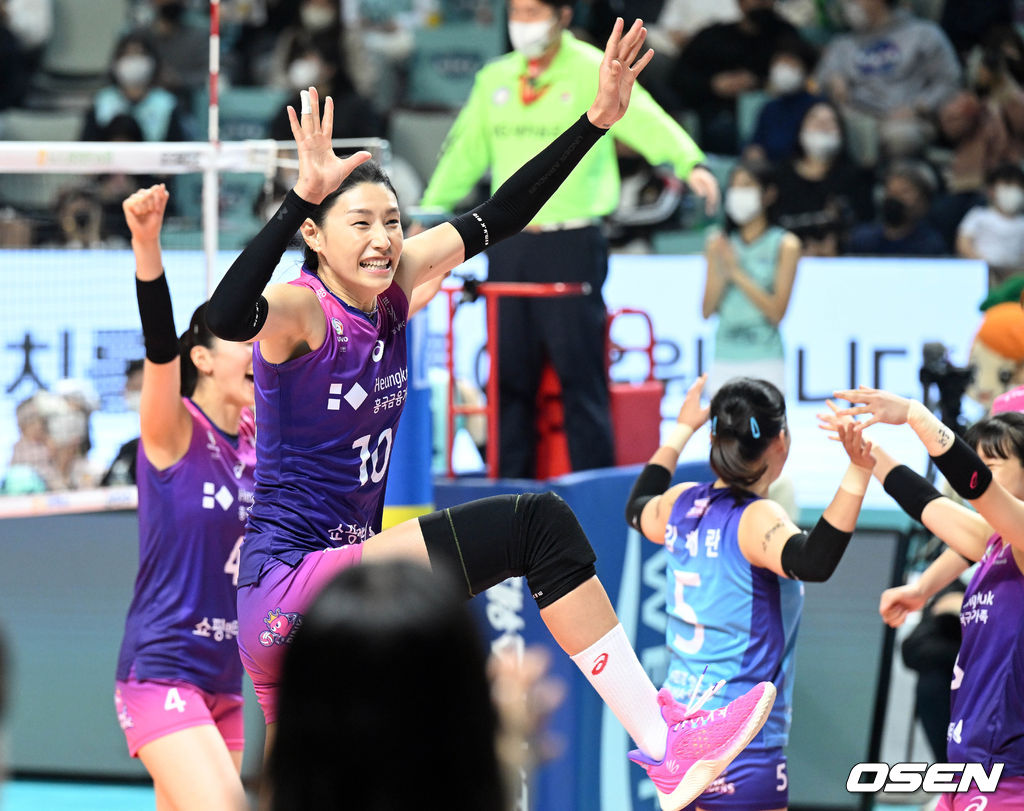 경기 종료 후 흥국생명 김연경이 승리에 기뻐하고 있다. 2022.11.10 /cej@osen.co.kr