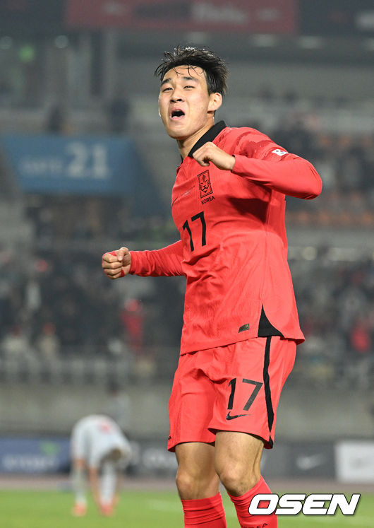 11일 오후 경기도 화성종합경기타운주경기장에서 ‘하나은행 초청 국가대표팀 친선경기’ 대한민국과 아이슬란드의 경기가 열렸다.전반 한국 송민규가 선제골을 성공시키고 환호하고 있다. 2022.11.11 /sunday@osen.co.kr