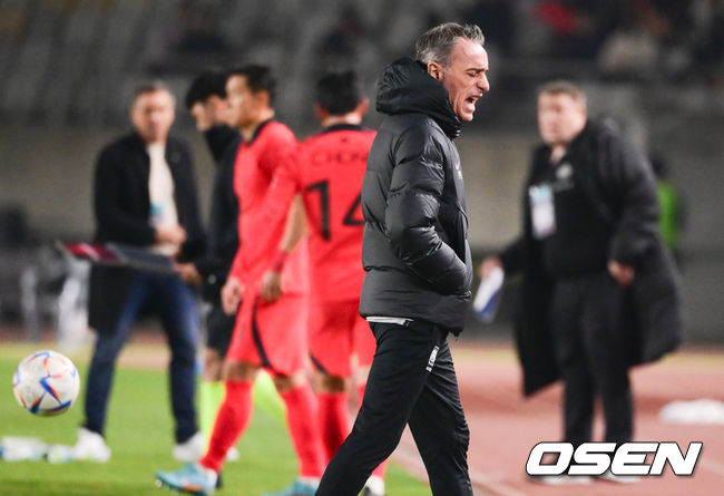 후반 파울루 벤투 감독이 아쉬워하고 있다.    2022.11.11 /  soul1014@osen.co.kr