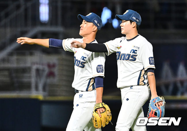 NC 노진혁(왼쪽)과 박민우가 승리 후 세리머니를 하고 있다. 2022.09.23 / foto0307@osen.co.kr