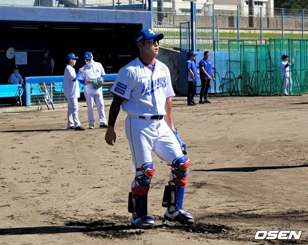 일본 오키나와 마무리 캠프에 참가 중인 삼성 라이온즈 포수 김재성이 수비 훈련을 하고 있다. /what@osen.co.kr